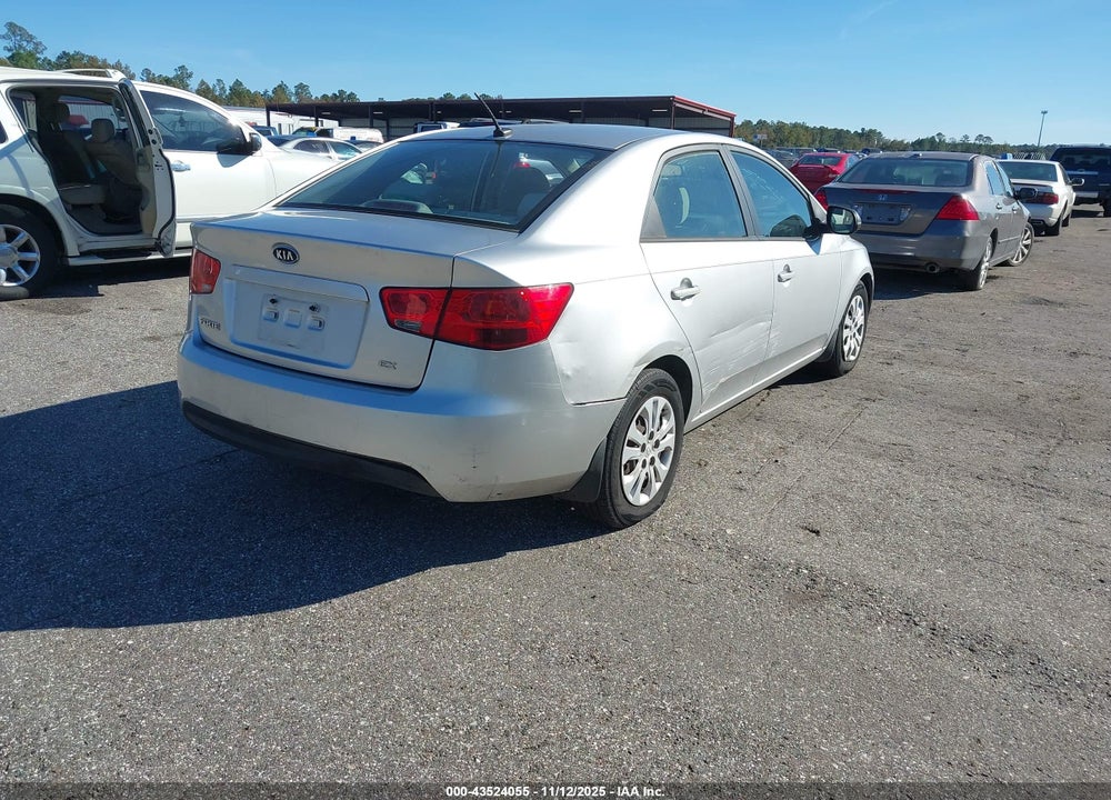 2011 KIA FORTE EX VIN: KNAFU4A21B5891358