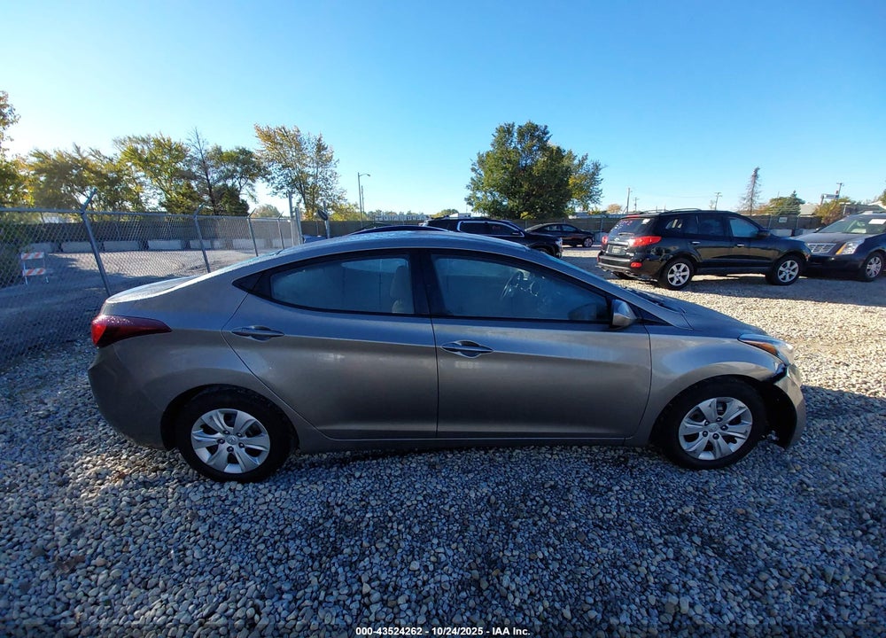 2016 HYUNDAI ELANTRA SE VIN: 5NPDH4AE5GH732911