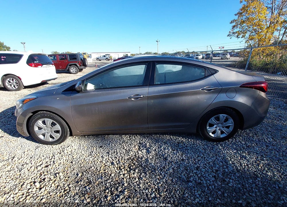 2016 HYUNDAI ELANTRA SE VIN: 5NPDH4AE5GH732911