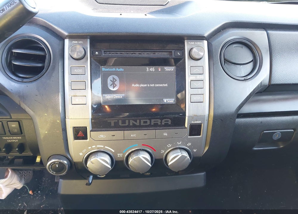 2017 TOYOTA TUNDRA SR 5.7L V8 VIN: 5TFCY5F14HX021049