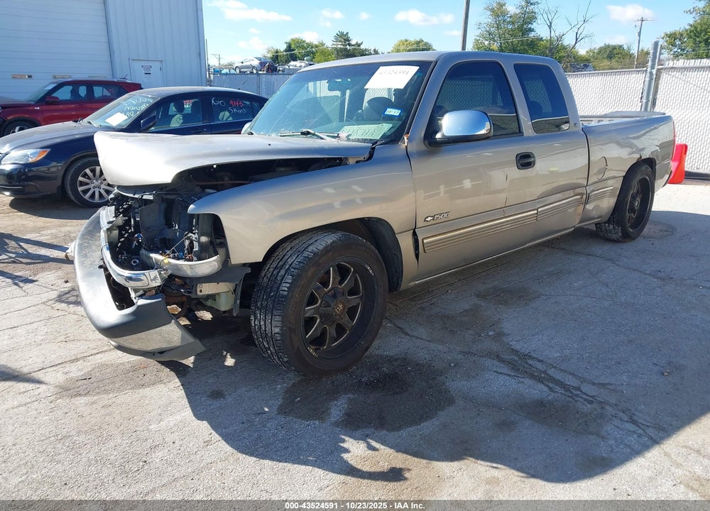 2000 CHEVROLET SILVERADO 1500 LS VIN: 2GCEC19T9Y1138541