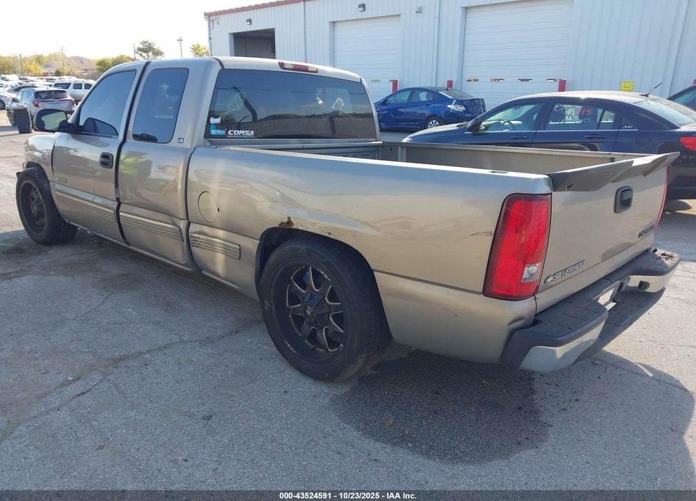 2000 CHEVROLET SILVERADO 1500 LS VIN: 2GCEC19T9Y1138541