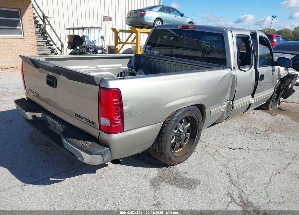 2000 CHEVROLET SILVERADO 1500 LS VIN: 2GCEC19T9Y1138541