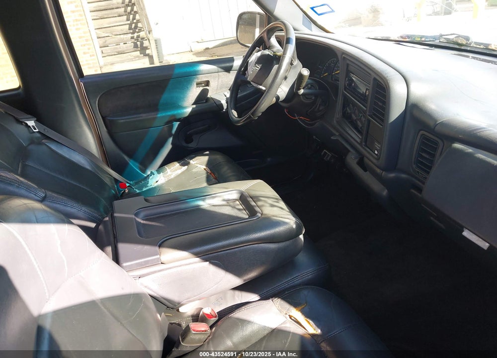 2000 CHEVROLET SILVERADO 1500 LS VIN: 2GCEC19T9Y1138541
