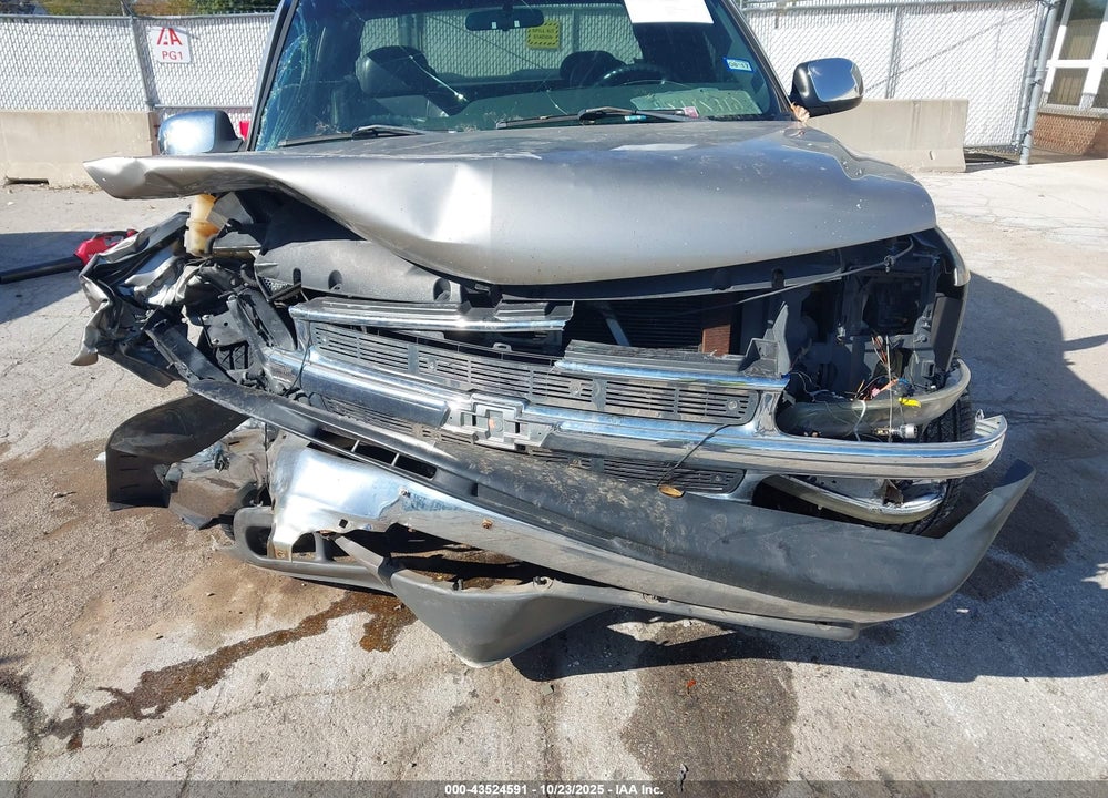 2000 CHEVROLET SILVERADO 1500 LS VIN: 2GCEC19T9Y1138541