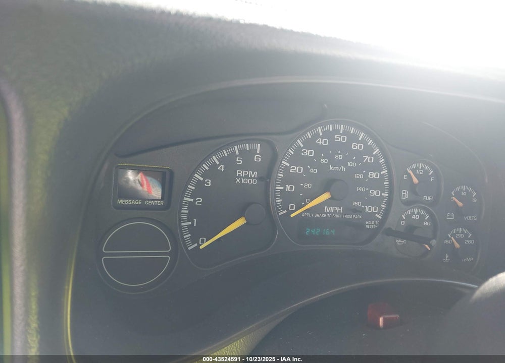 2000 CHEVROLET SILVERADO 1500 LS VIN: 2GCEC19T9Y1138541