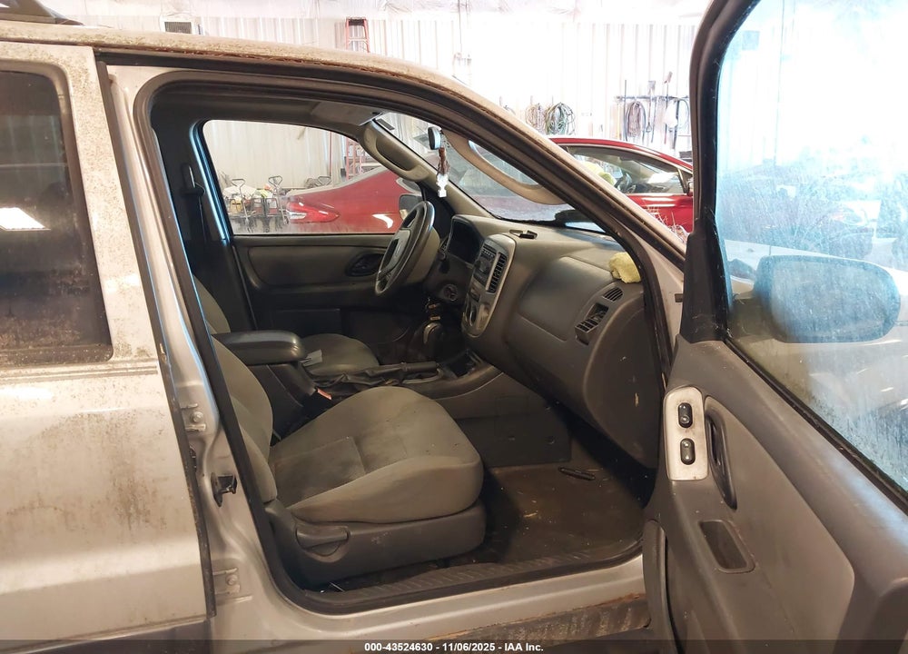 2005 FORD ESCAPE XLT VIN: 1FMYU93195KB77203