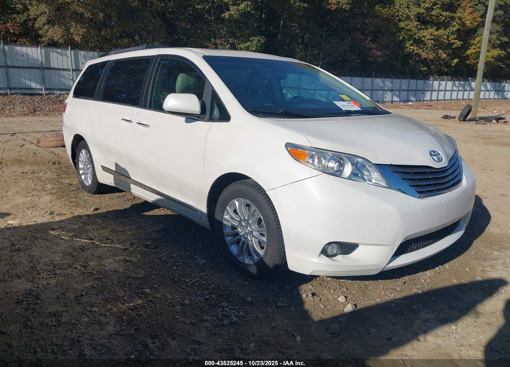 2017 TOYOTA SIENNA XLE 8 PASSENGER VIN: 5TDYZ3DC9HS820021