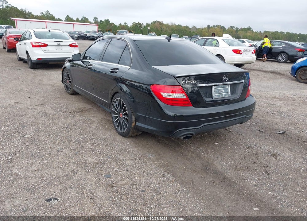 2013 MERCEDES-BENZ C CLASS VIN: WDDGF4HB2DR247957