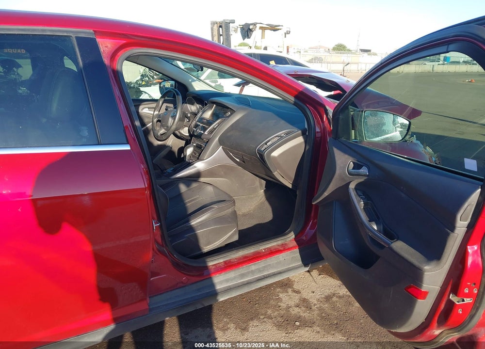 2014 FORD FOCUS TITANIUM VIN: 1FADP3N27EL247939