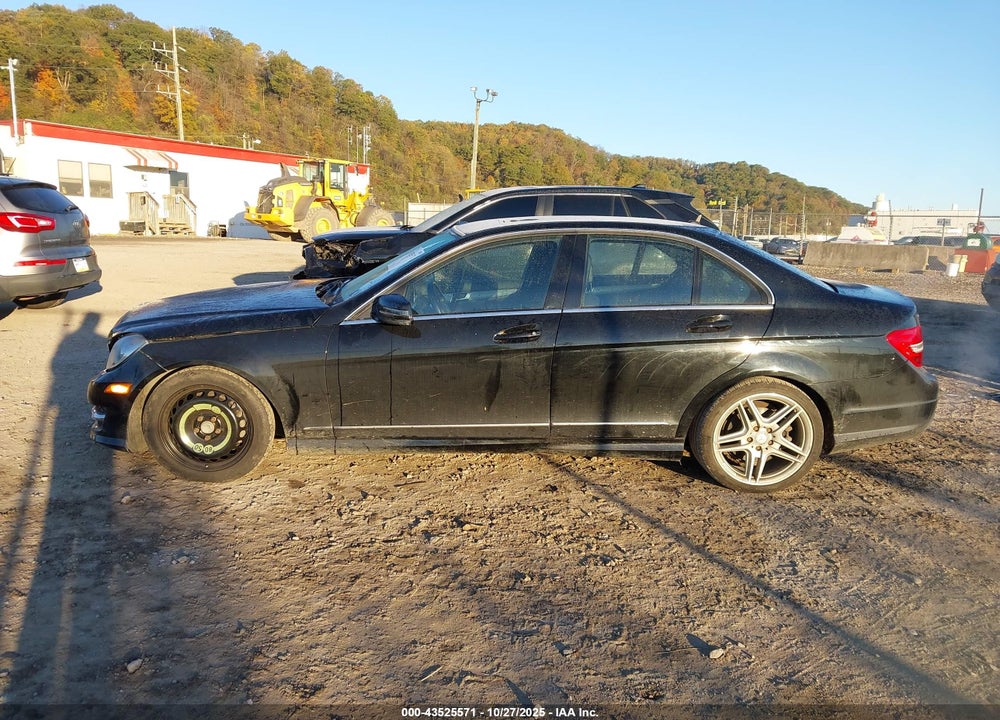 2013 MERCEDES-BENZ C 300 SPORT 4MATIC VIN: WDDGF8AB7DR244098