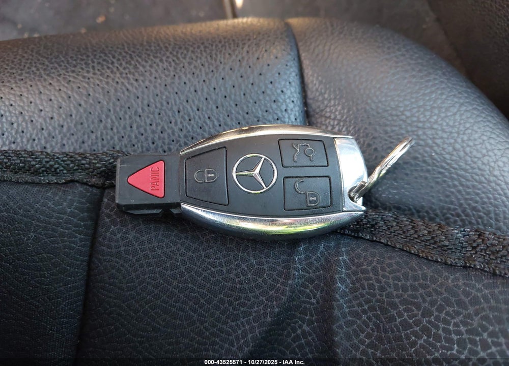 2013 MERCEDES-BENZ C 300 SPORT 4MATIC VIN: WDDGF8AB7DR244098
