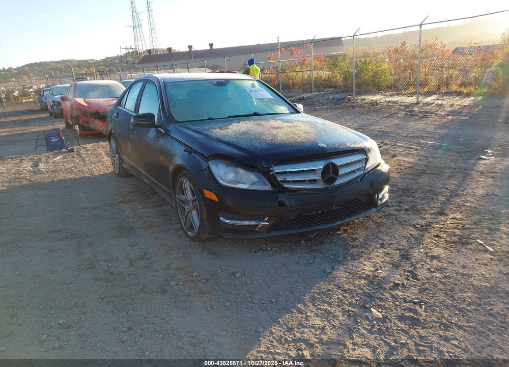 2013 MERCEDES-BENZ C 300 SPORT 4MATIC VIN: WDDGF8AB7DR244098