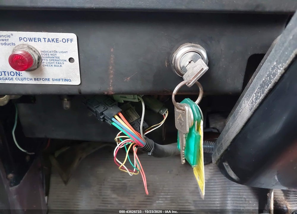 1998 INTERNATIONAL 4000 VIN: 1HTSCABM5WH528734