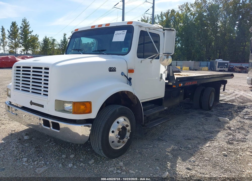 1998 INTERNATIONAL 4000 VIN: 1HTSCABM5WH528734