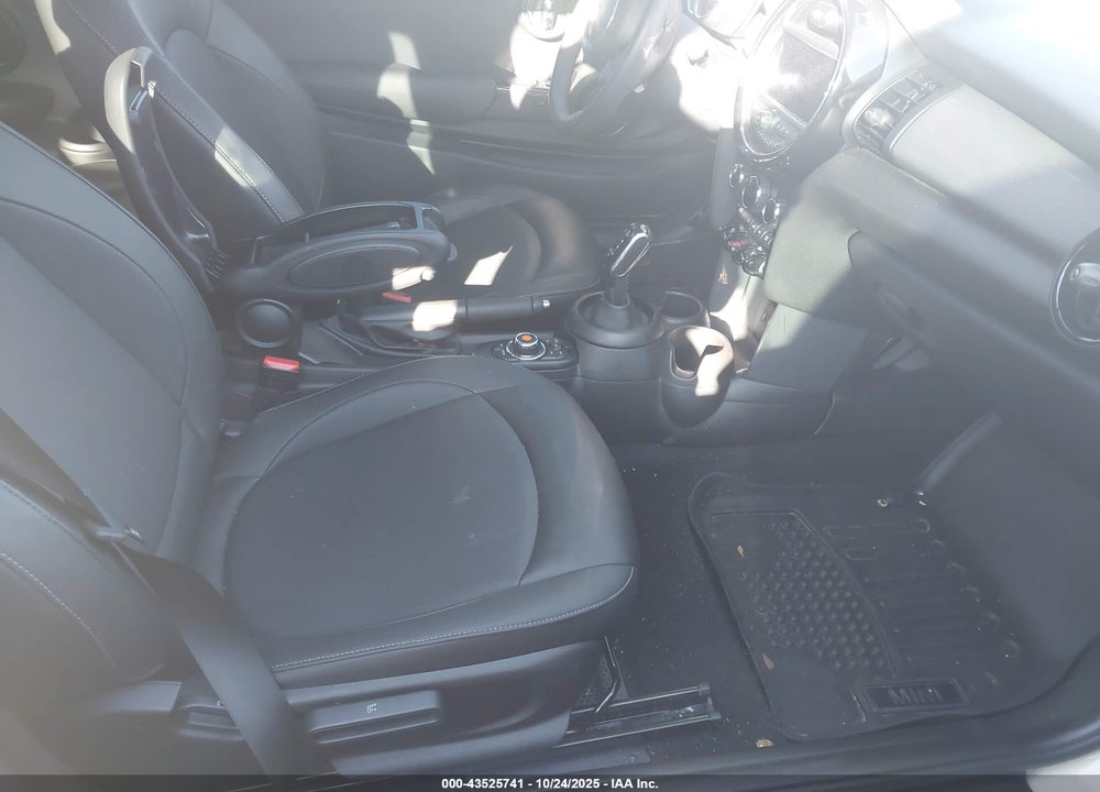 2020 MINI HARDTOP COOPER VIN: WMWXR3C06L2L38395