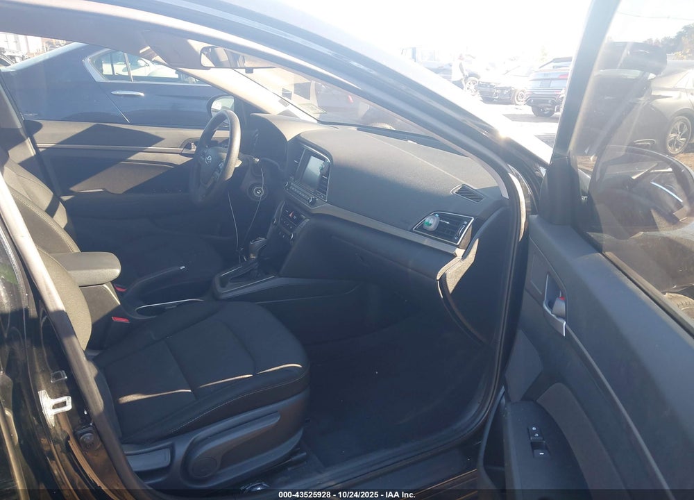 2018 HYUNDAI ELANTRA SEL VIN: 5NPD84LF1JH386319