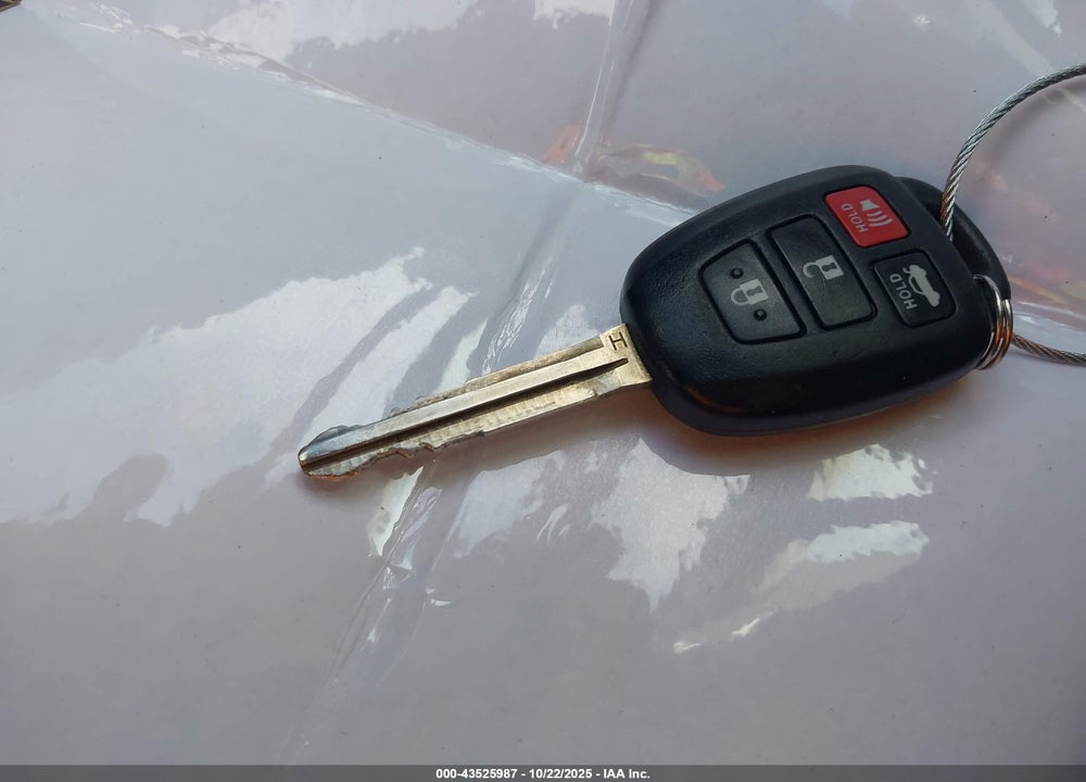 2014 TOYOTA COROLLA LE VIN: 5YFBURHE7EP157748