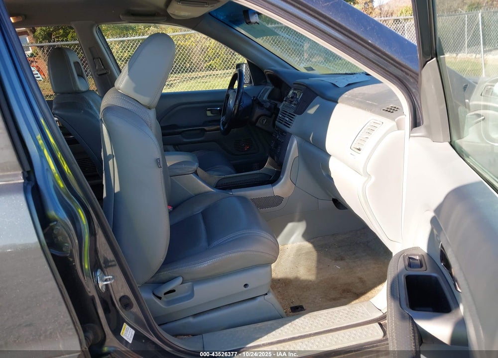 2004 HONDA PILOT EX-L VIN: 5FNYF18534B011265