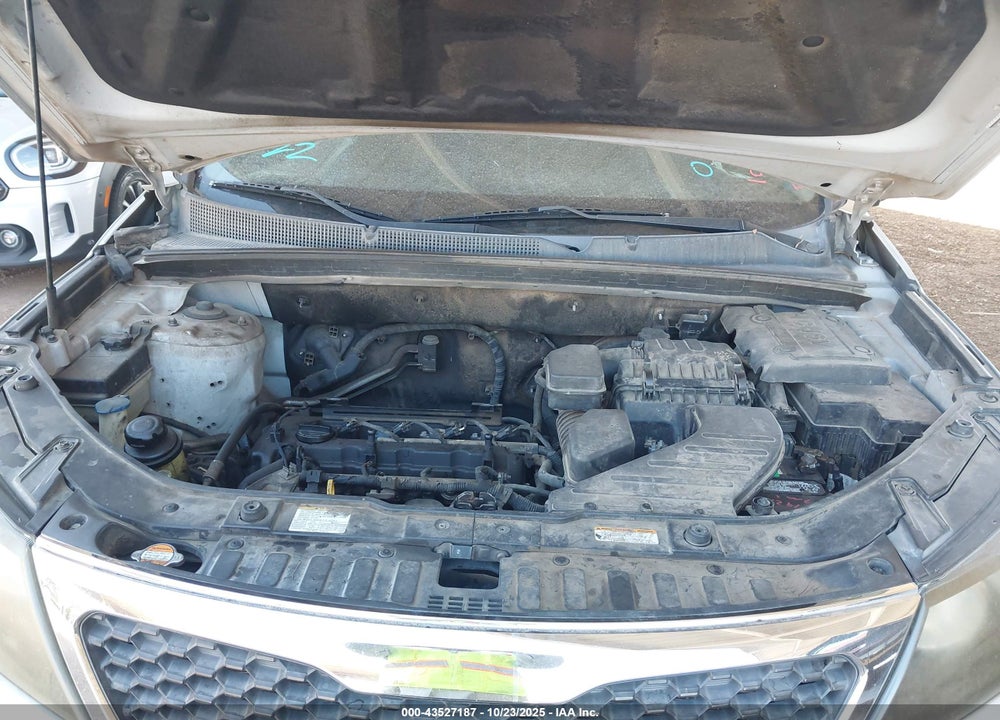 2011 KIA SORENTO LX VIN: 5XYKT3A17BG083402