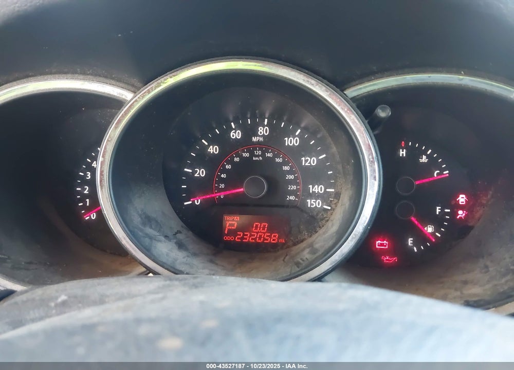 2011 KIA SORENTO LX VIN: 5XYKT3A17BG083402