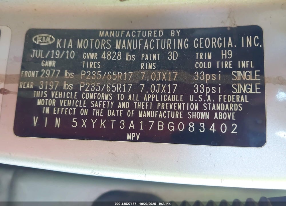 2011 KIA SORENTO LX VIN: 5XYKT3A17BG083402