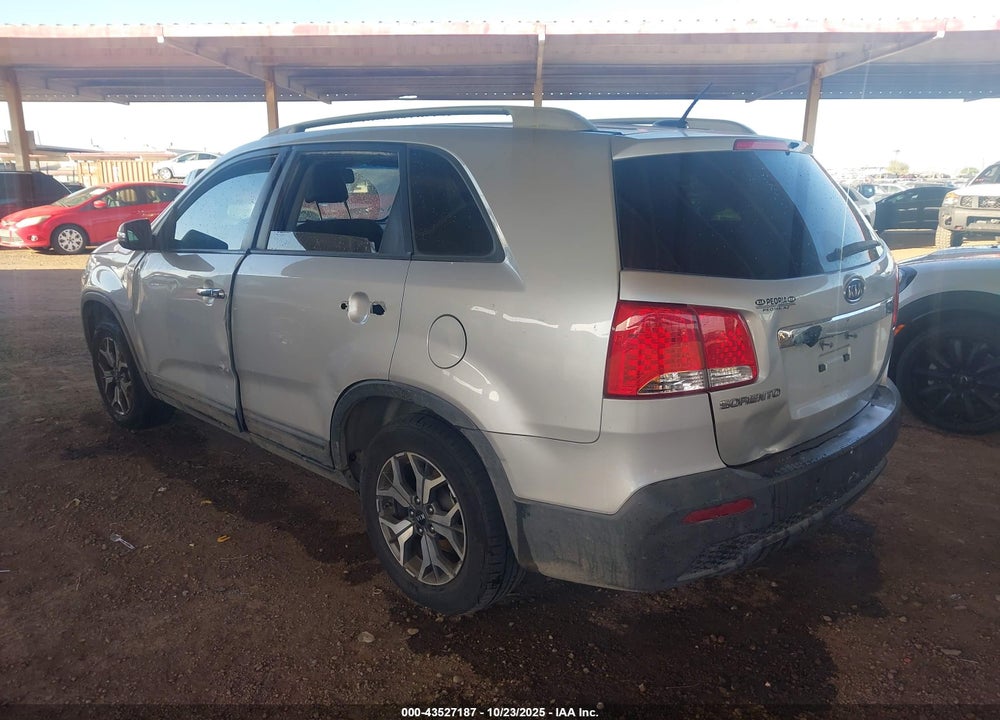 2011 KIA SORENTO LX VIN: 5XYKT3A17BG083402