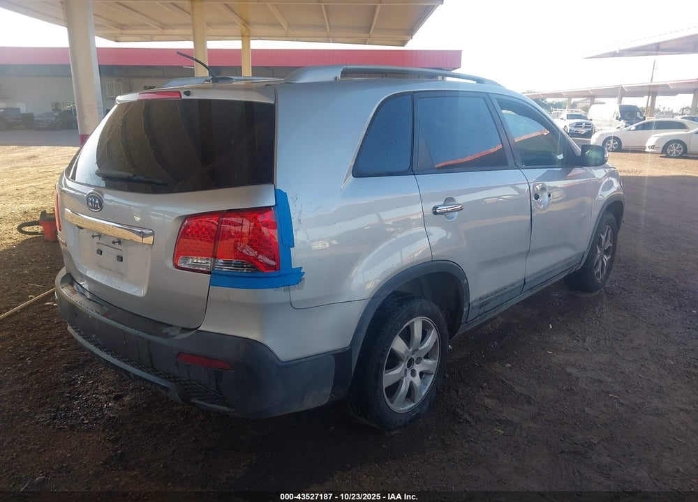 2011 KIA SORENTO LX VIN: 5XYKT3A17BG083402