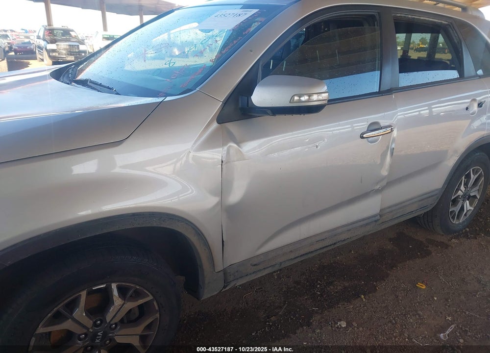 2011 KIA SORENTO LX VIN: 5XYKT3A17BG083402