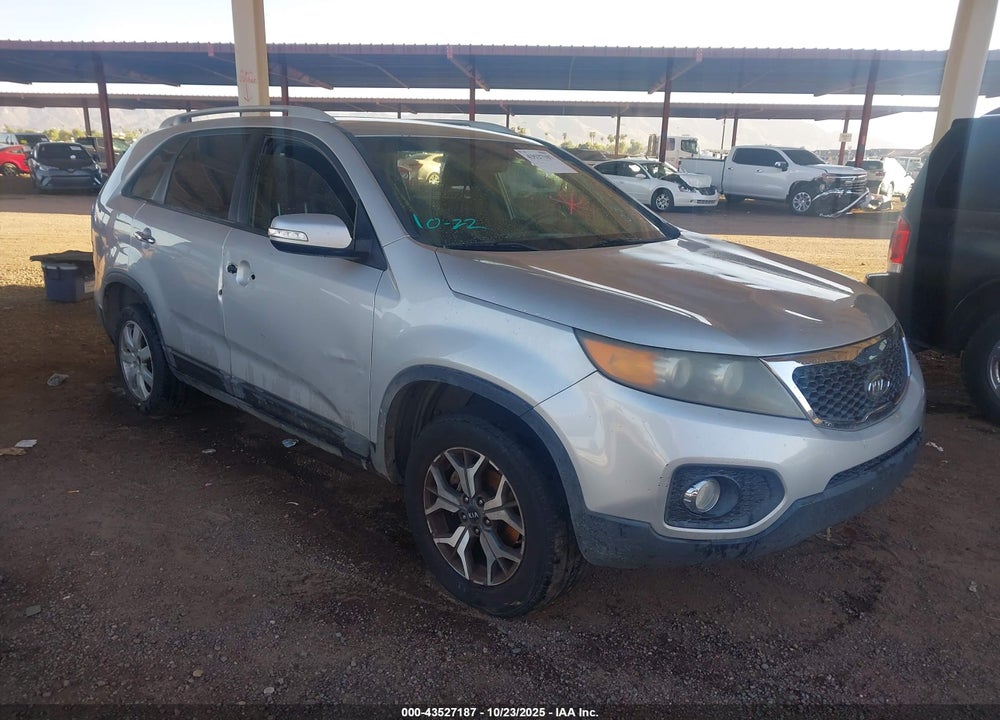 2011 KIA SORENTO LX VIN: 5XYKT3A17BG083402