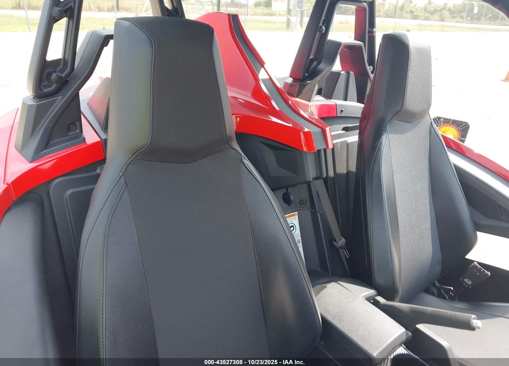 2021 POLARIS SLINGSHOT SL VIN: 57XAAPHD7M8144631