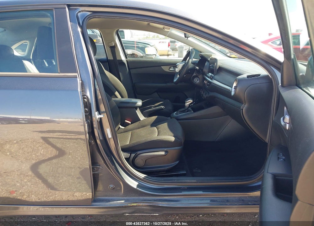 2021 KIA FORTE LXS VIN: 3KPF24AD3ME372099