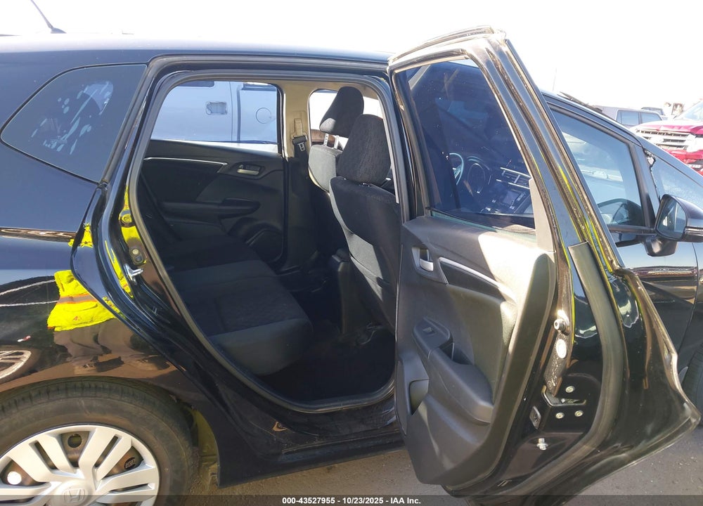 2015 HONDA FIT LX VIN: 3HGGK5H53FM779777