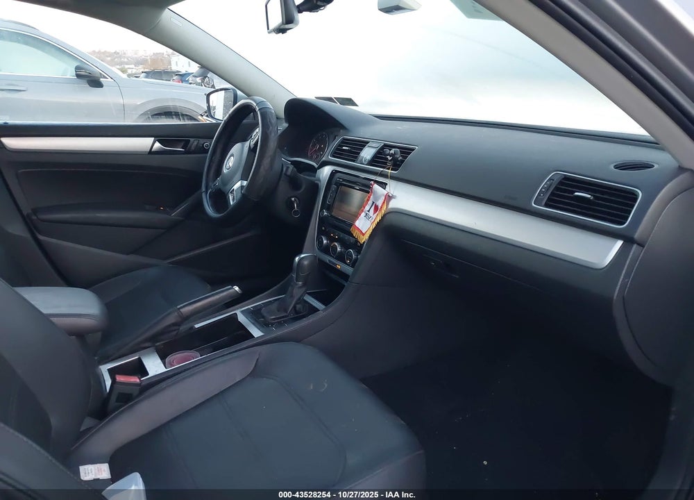 2012 VOLKSWAGEN PASSAT 2.5L SE VIN: 1VWBP7A30CC106034
