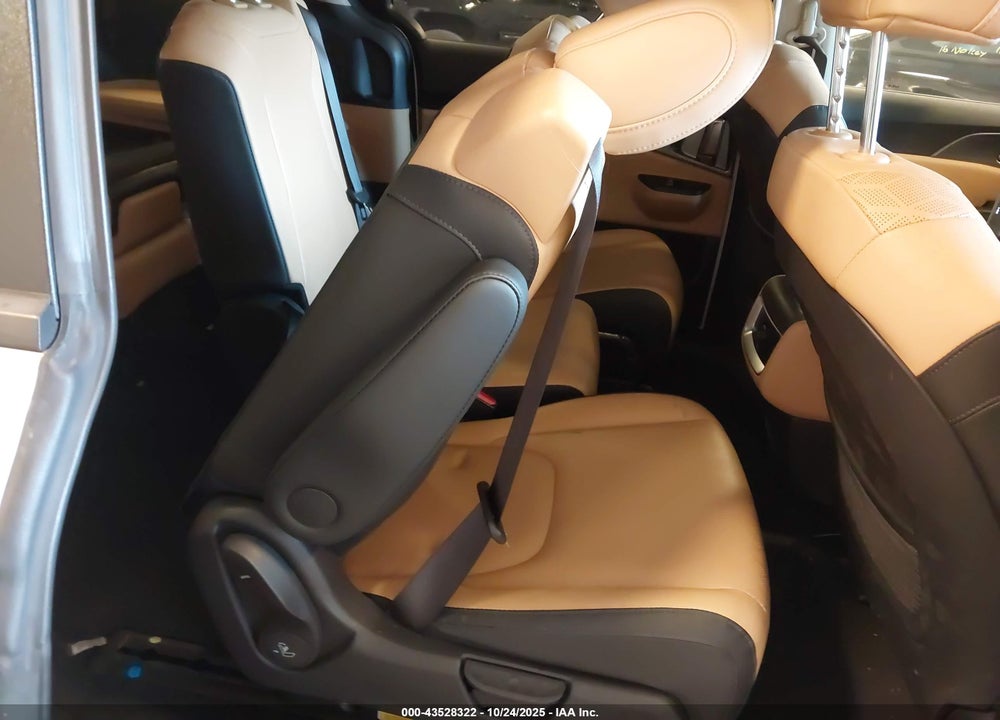 2023 KIA CARNIVAL MPV LX SEAT PACKAGE VIN: KNDNB4H36P6274476