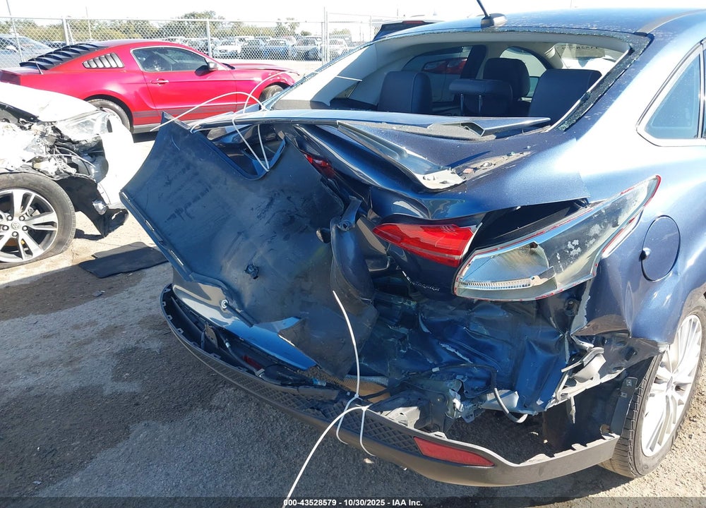 2018 FORD FOCUS VIN: 1FADP3J29JL233086
