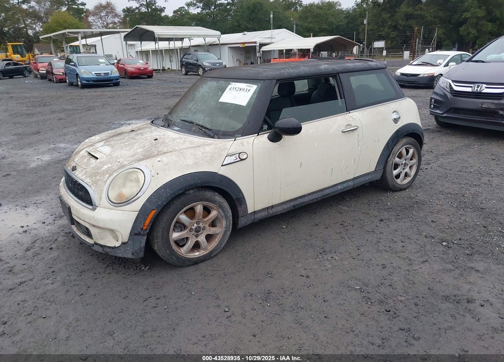 2008 MINI COOPER S VIN: WMWMF73568TV38418