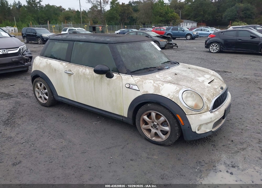 2008 MINI COOPER S VIN: WMWMF73568TV38418