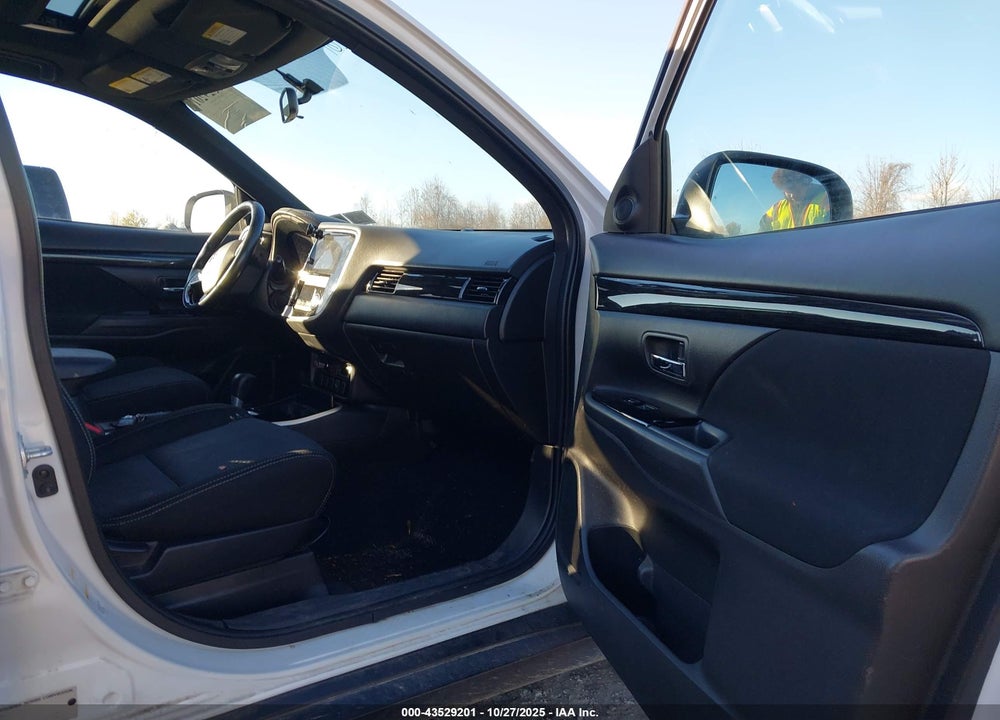 2018 MITSUBISHI OUTLANDER VIN: JA4AZ3A30JZ067919