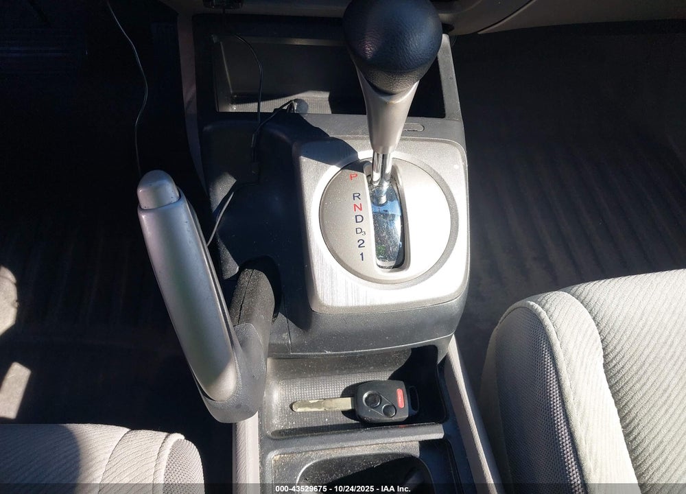 2010 HONDA CIVIC LX VIN: 19XFA1F51AE068395