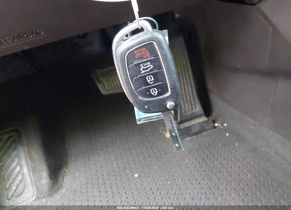 2017 HYUNDAI SANTA FE VIN: 5XYZUDLB9HG462966