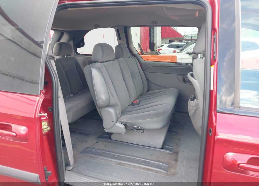 2005 CHRYSLER TOWN & COUNTRY VIN: 1C4GP45R05B370563