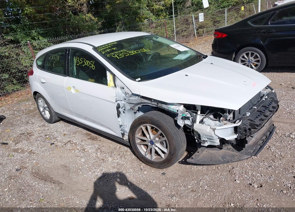 2015 FORD FOCUS SE VIN: 1FADP3K22FL233288