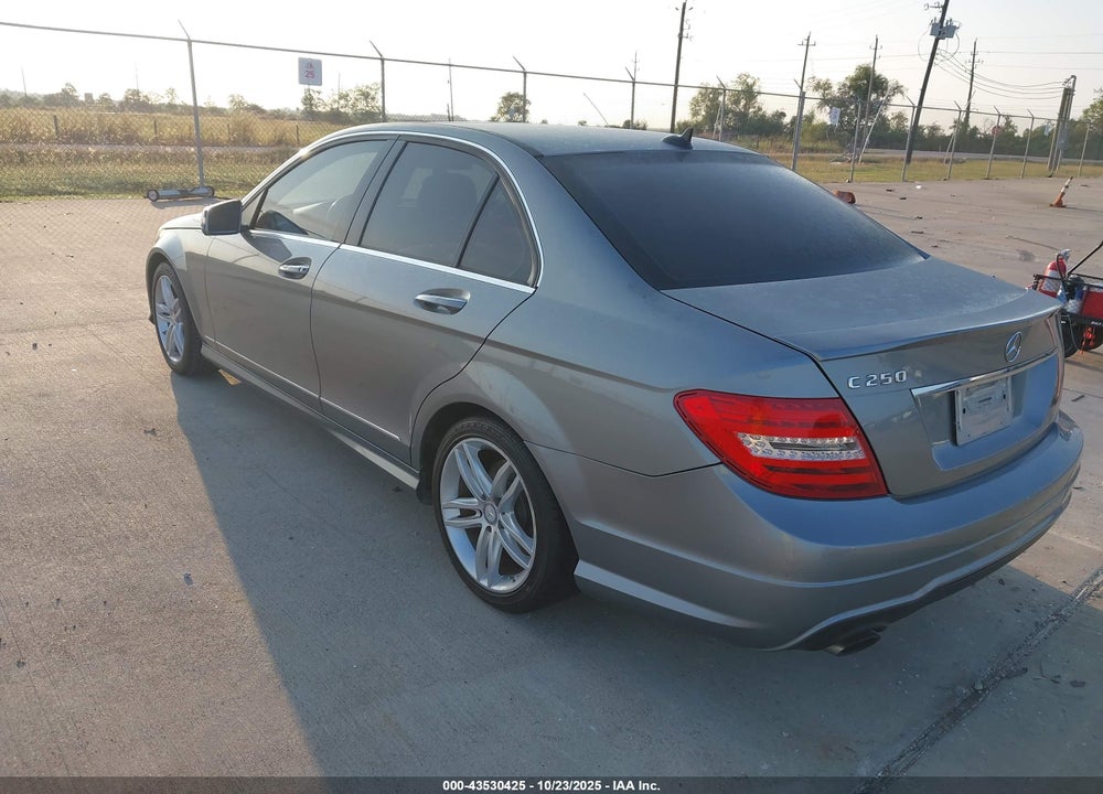 2013 MERCEDES-BENZ C 250 SPORT VIN: WDDGF4HB6DA846519