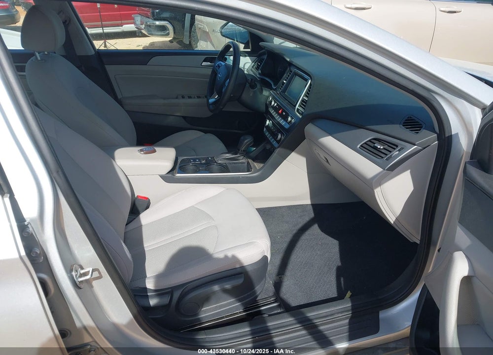2018 HYUNDAI SONATA SEL VIN: 5NPE34AF2JH658267