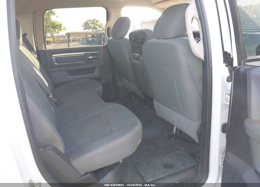 2017 RAM 2500 SLT  4X2 8' BOX VIN: 3C6UR4JJ0HG702016