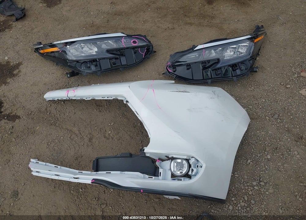 2025 TOYOTA SIENNA XLE VIN: 5TDJRKEC8SS279478