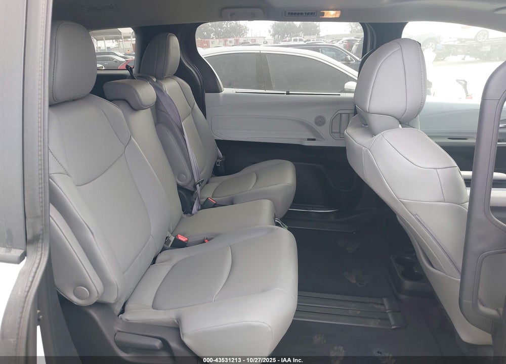 2025 TOYOTA SIENNA XLE VIN: 5TDJRKEC8SS279478