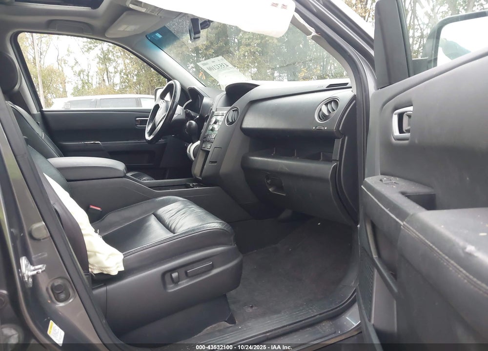 2011 HONDA PILOT EX-L VIN: 5FNYF4H55BB078139