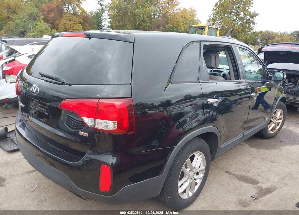 2015 KIA SORENTO LX VIN: 5XYKTCA6XFG614660